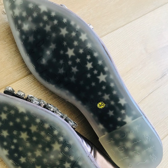 ♣️ NWOB ROSE METALLIC POINTY TOE EMBELLISH FLATS♠️ - Picture 4 of 4